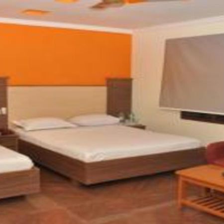 Hotel Pams Mayiladuthurai Bagian luar foto