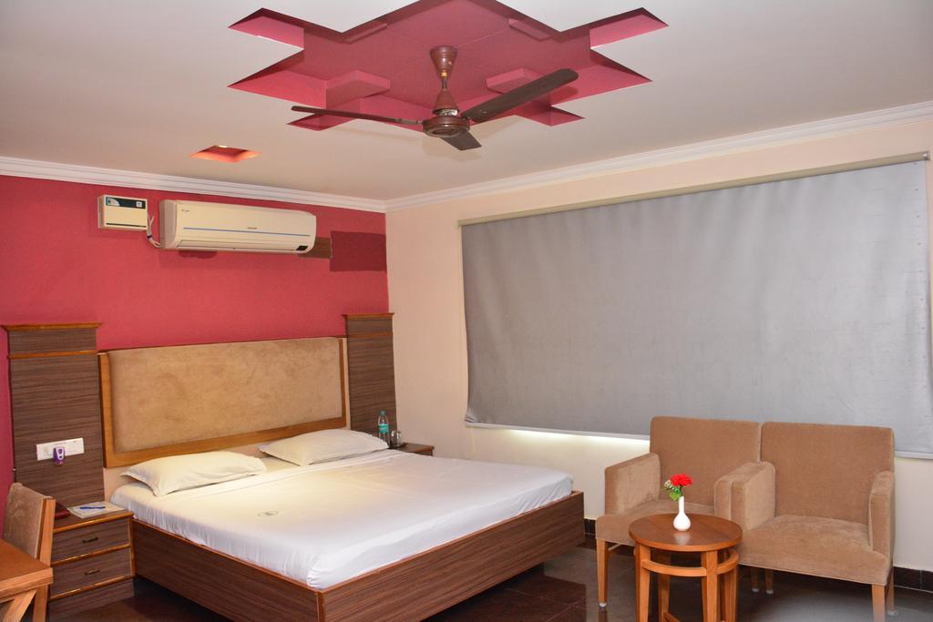 Hotel Pams Mayiladuthurai Bagian luar foto