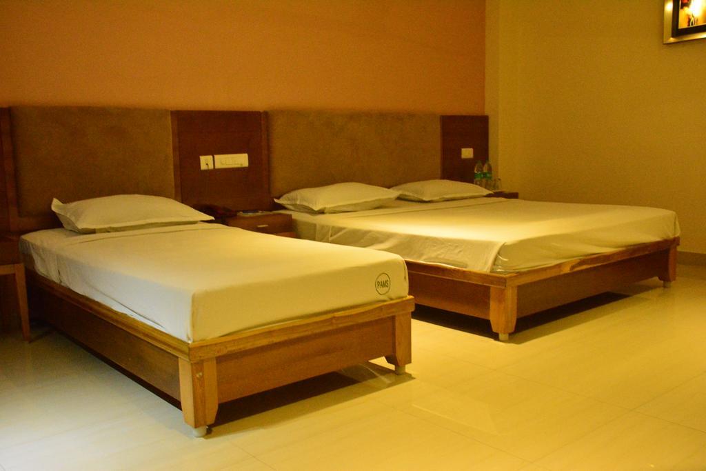 Hotel Pams Mayiladuthurai Bagian luar foto