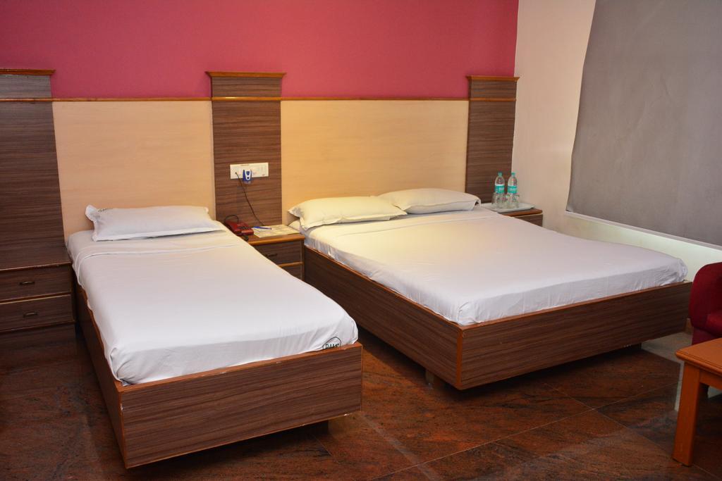 Hotel Pams Mayiladuthurai Bagian luar foto