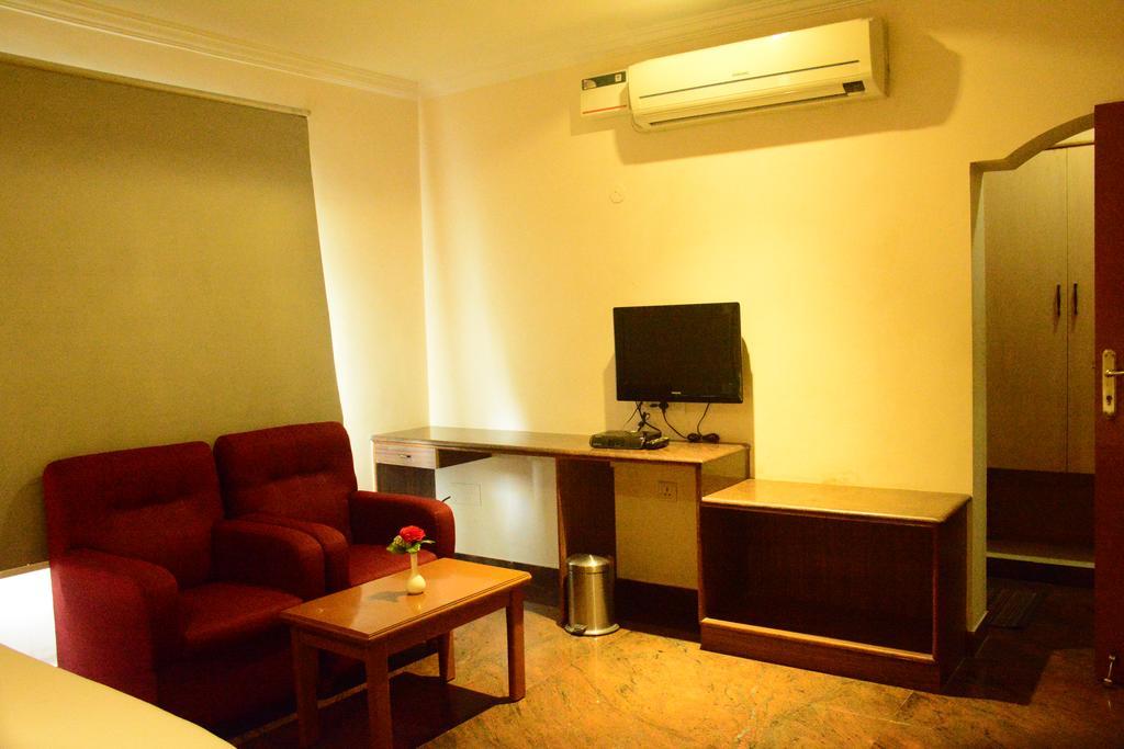 Hotel Pams Mayiladuthurai Bagian luar foto