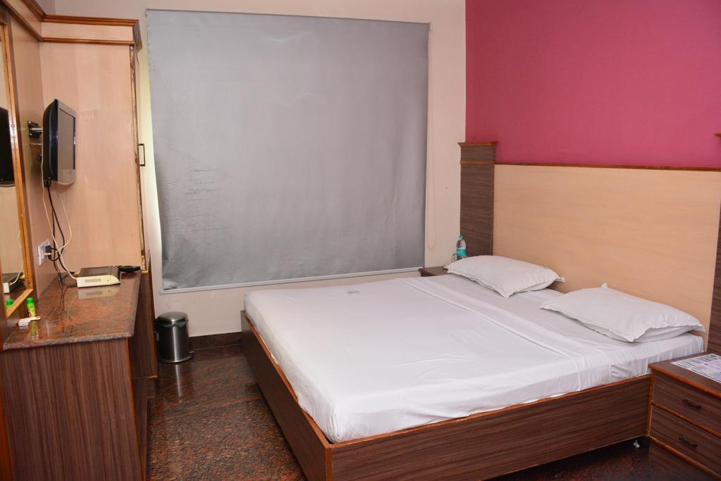 Hotel Pams Mayiladuthurai Bagian luar foto