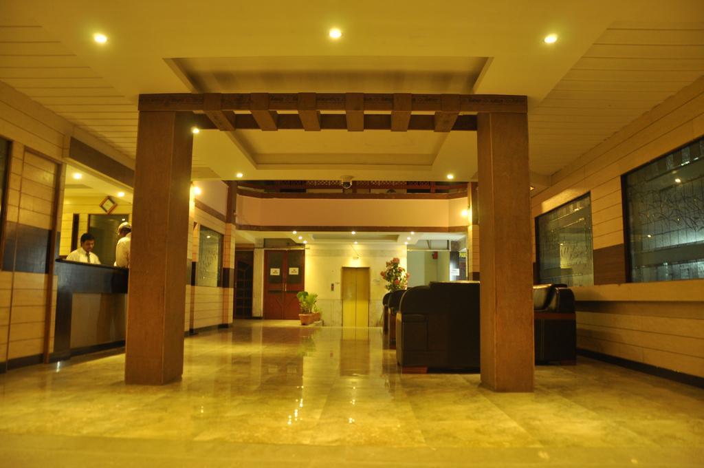 Hotel Pams Mayiladuthurai Bagian luar foto