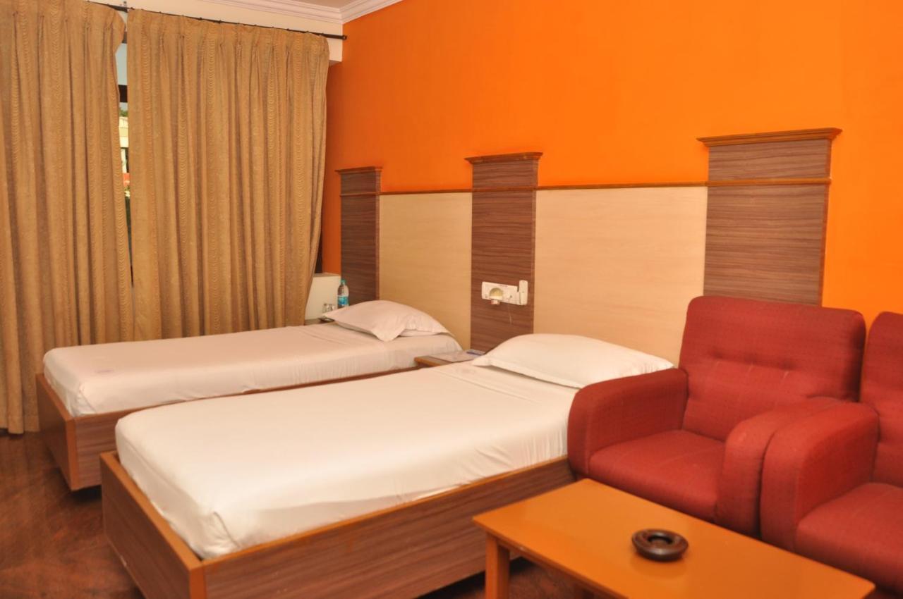 Hotel Pams Mayiladuthurai Bagian luar foto