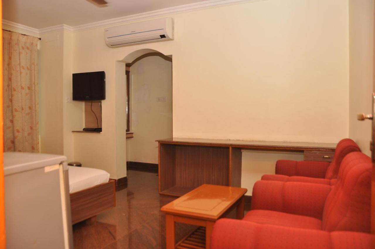 Hotel Pams Mayiladuthurai Bagian luar foto