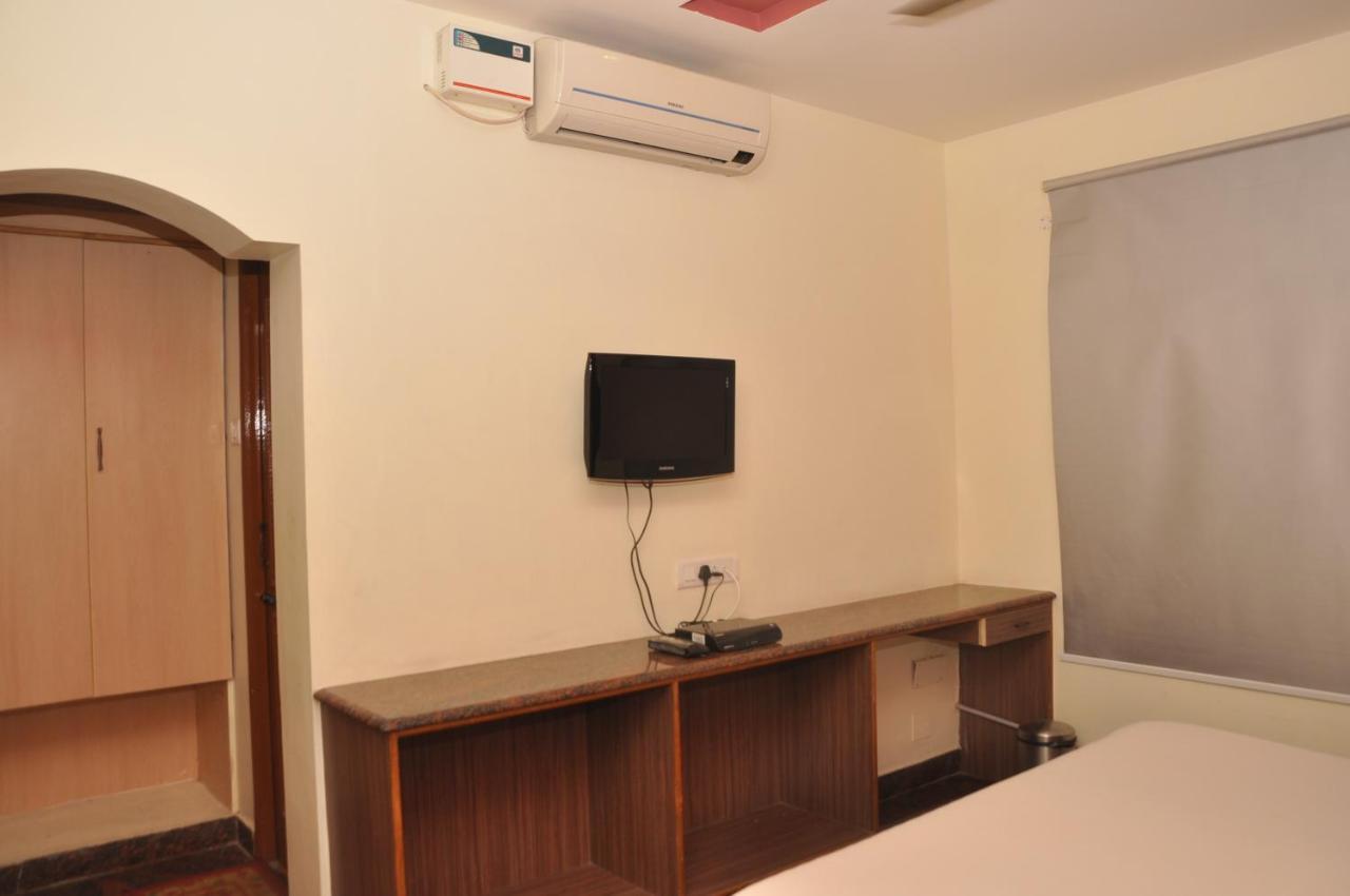 Hotel Pams Mayiladuthurai Bagian luar foto