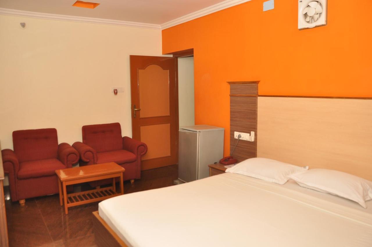 Hotel Pams Mayiladuthurai Bagian luar foto