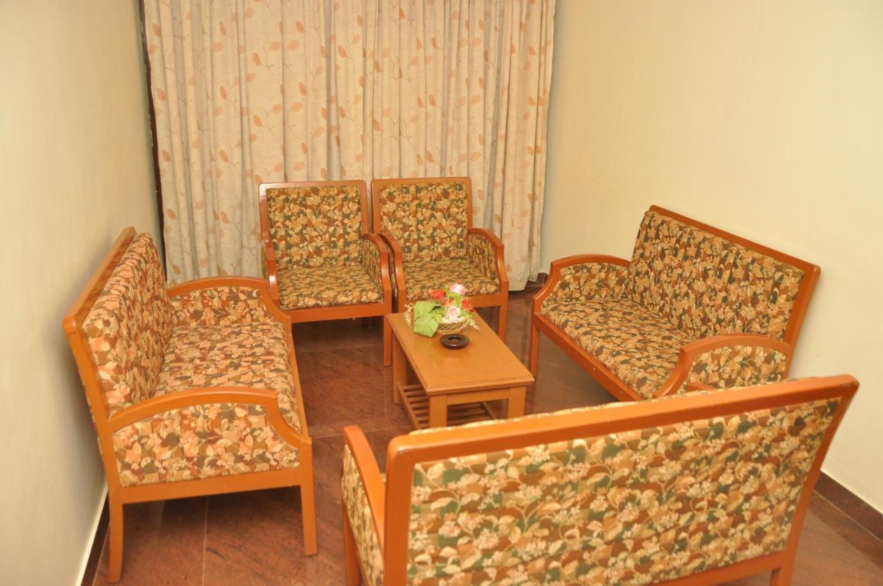 Hotel Pams Mayiladuthurai Bagian luar foto