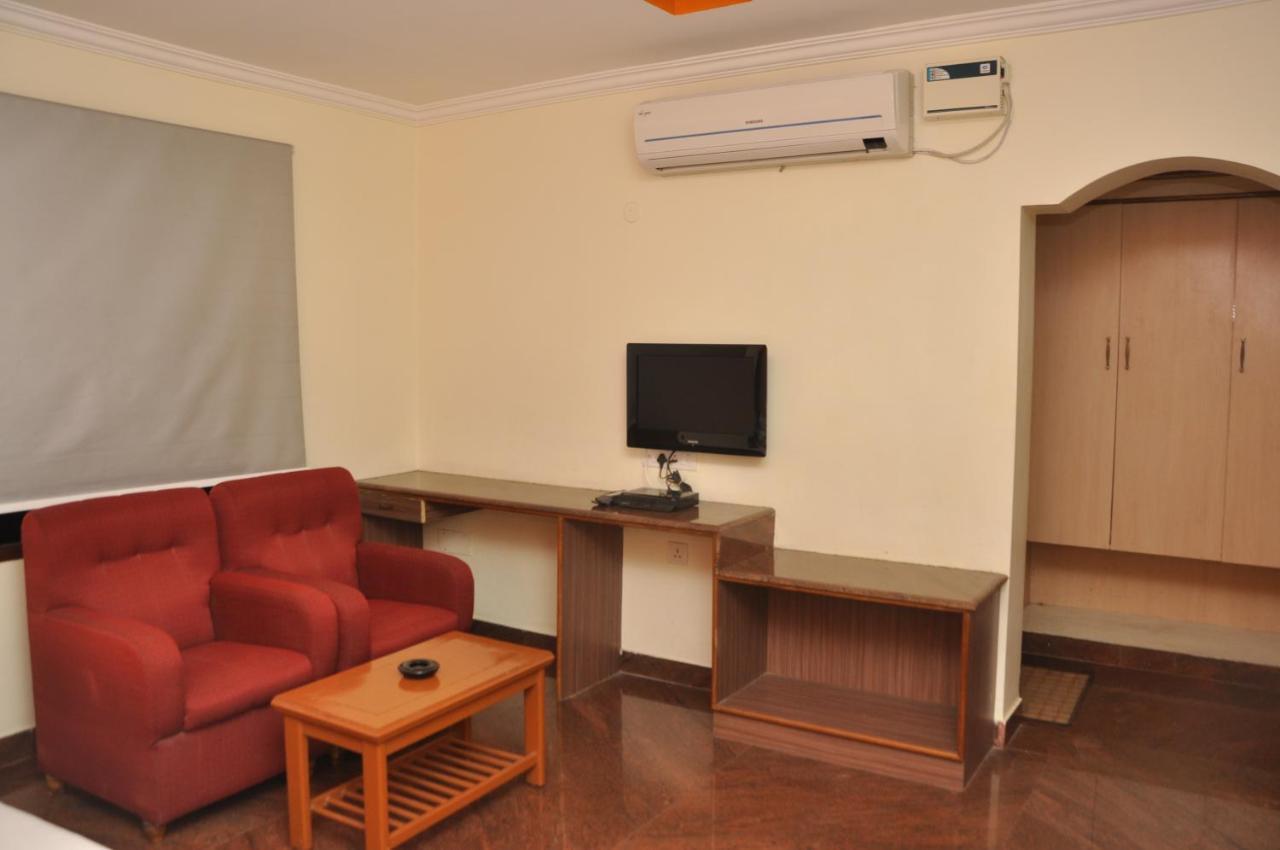 Hotel Pams Mayiladuthurai Bagian luar foto