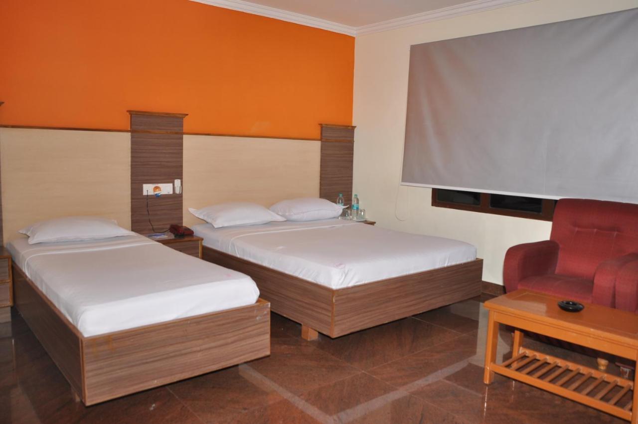 Hotel Pams Mayiladuthurai Bagian luar foto