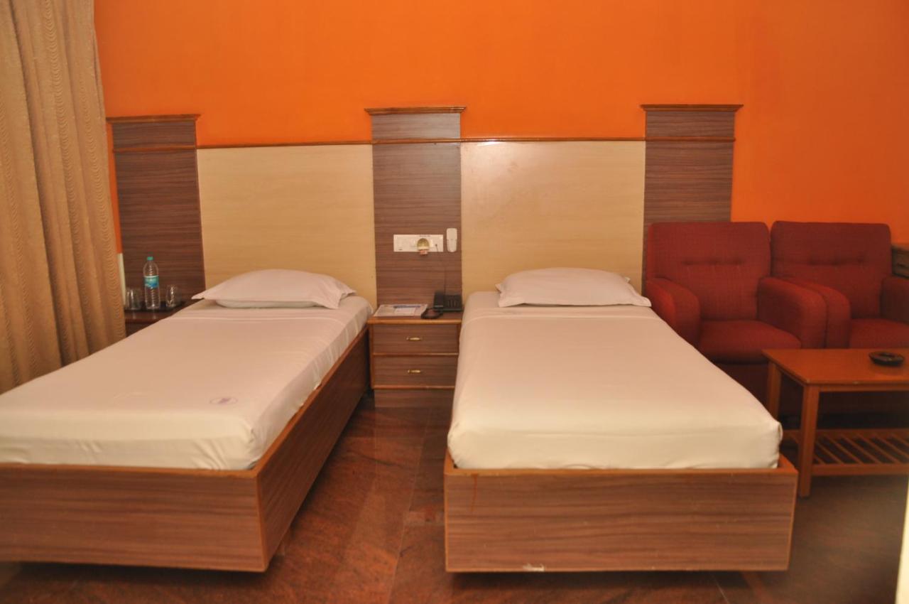 Hotel Pams Mayiladuthurai Bagian luar foto
