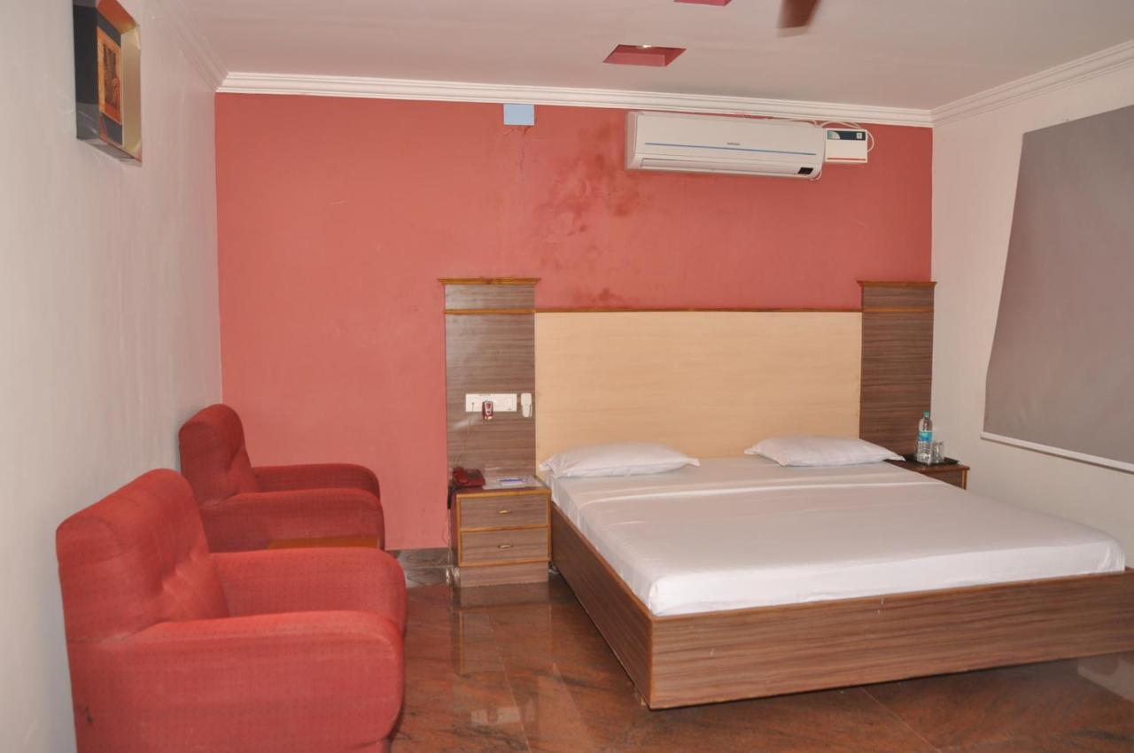 Hotel Pams Mayiladuthurai Bagian luar foto