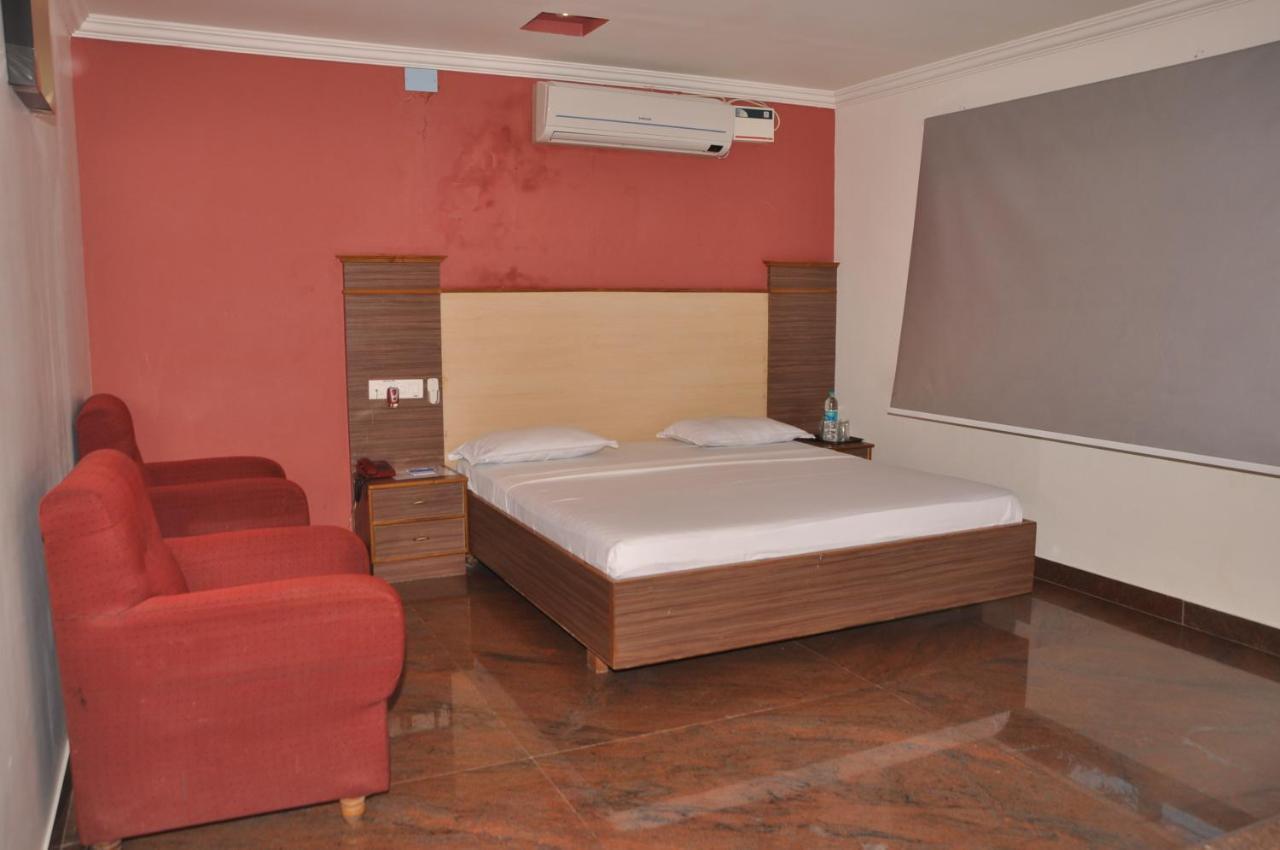 Hotel Pams Mayiladuthurai Bagian luar foto