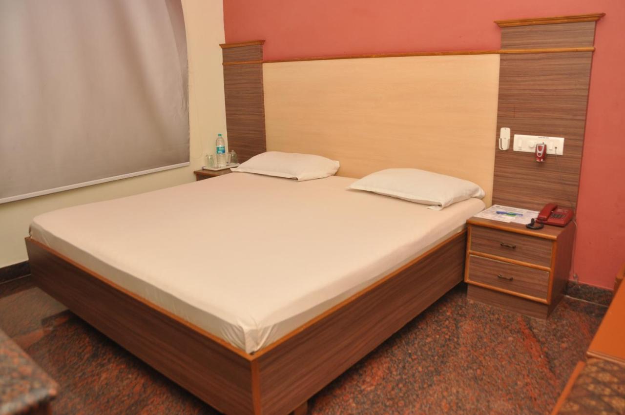 Hotel Pams Mayiladuthurai Bagian luar foto