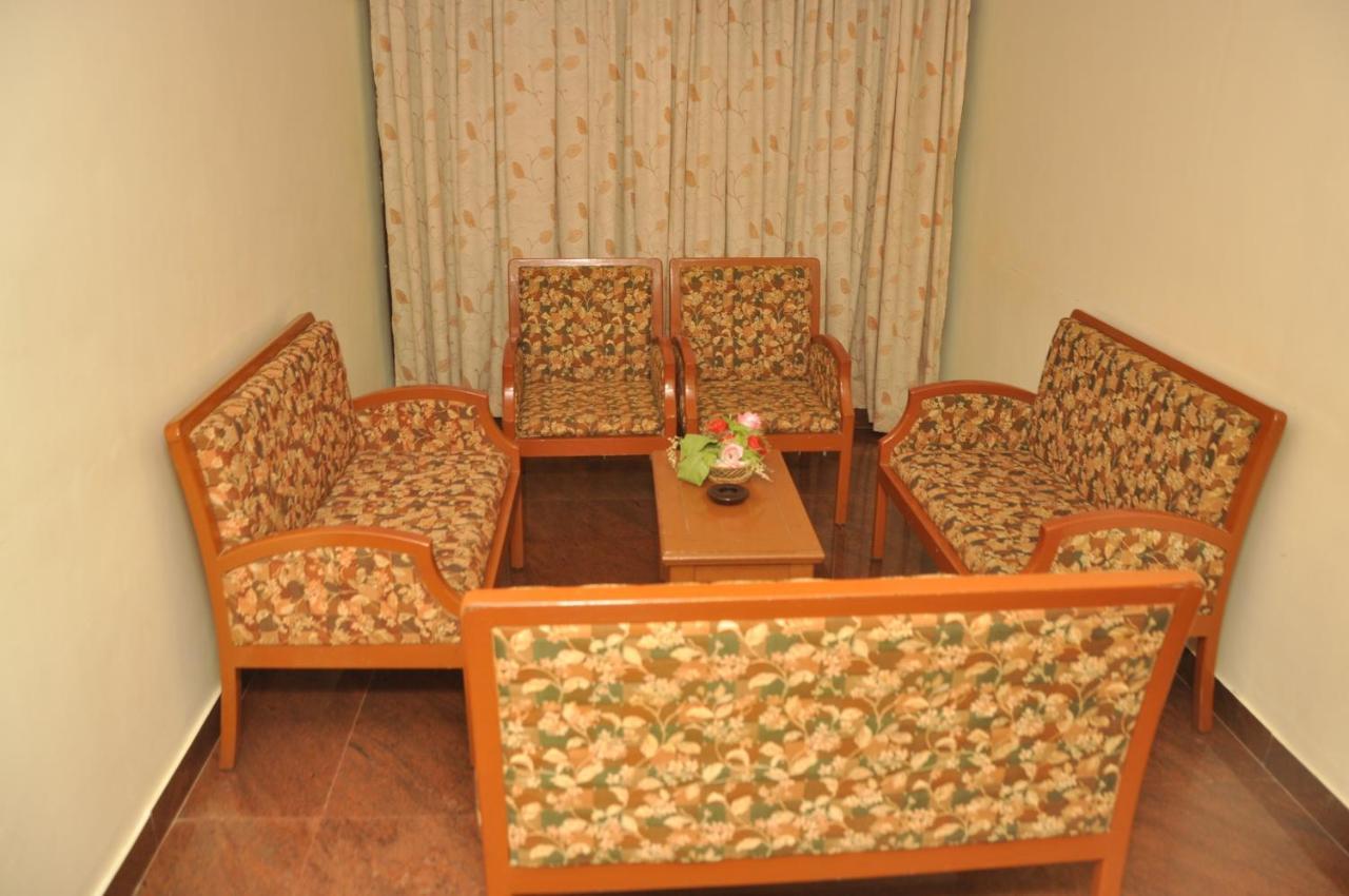 Hotel Pams Mayiladuthurai Bagian luar foto
