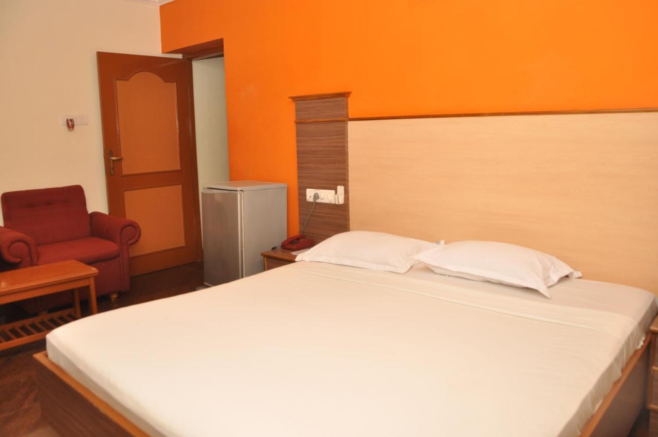 Hotel Pams Mayiladuthurai Bagian luar foto