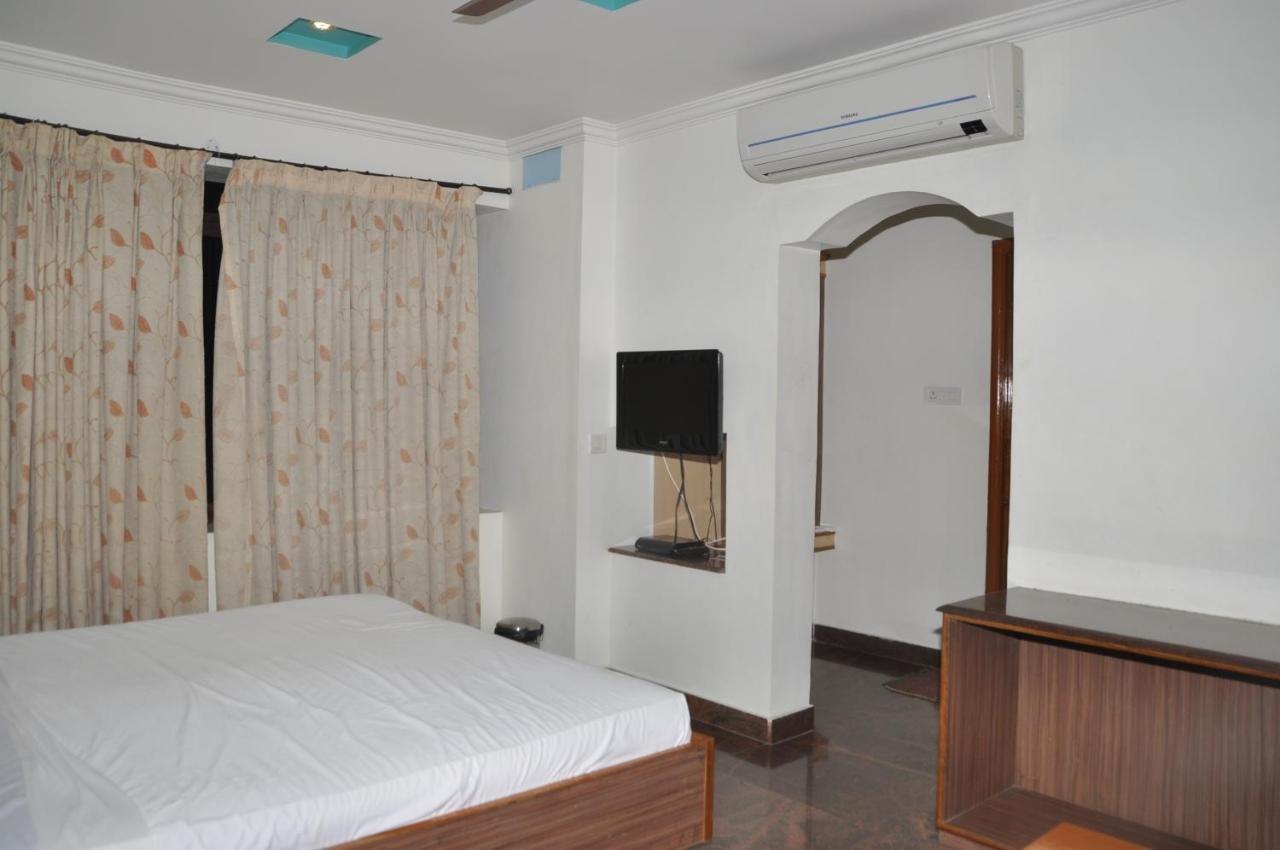 Hotel Pams Mayiladuthurai Bagian luar foto