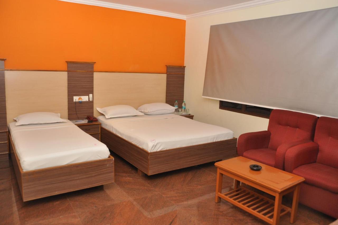 Hotel Pams Mayiladuthurai Bagian luar foto