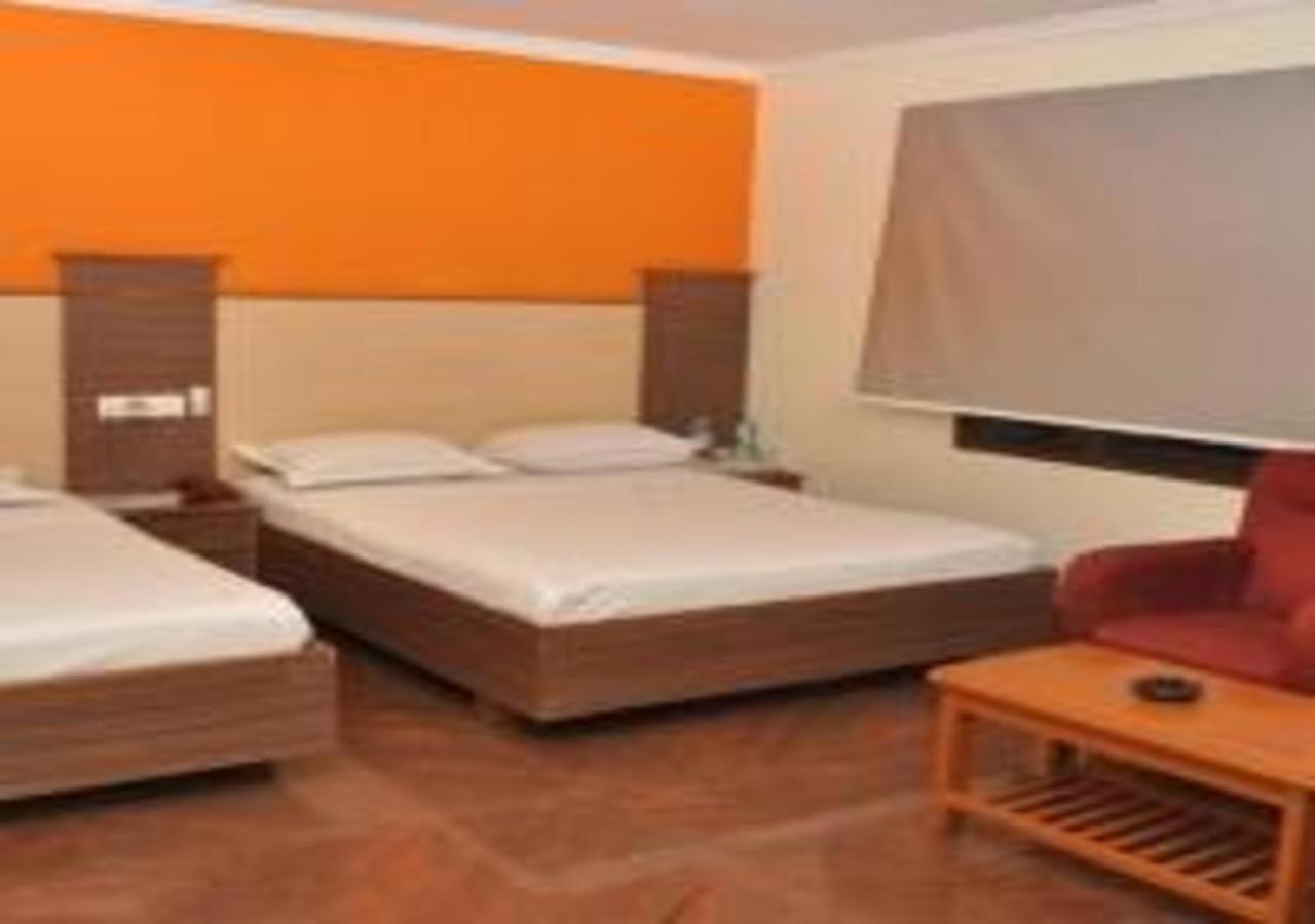 Hotel Pams Mayiladuthurai Bagian luar foto