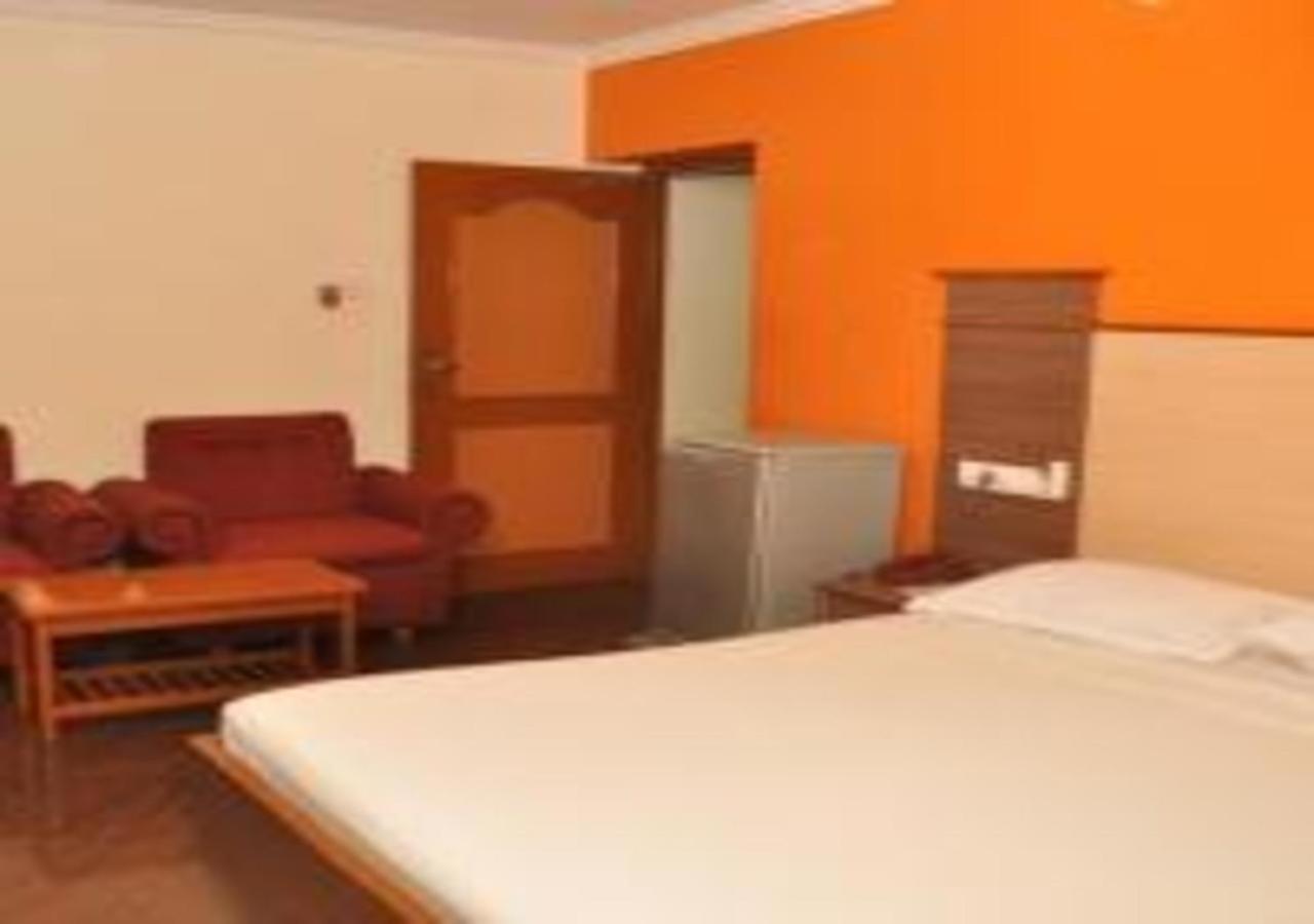 Hotel Pams Mayiladuthurai Bagian luar foto