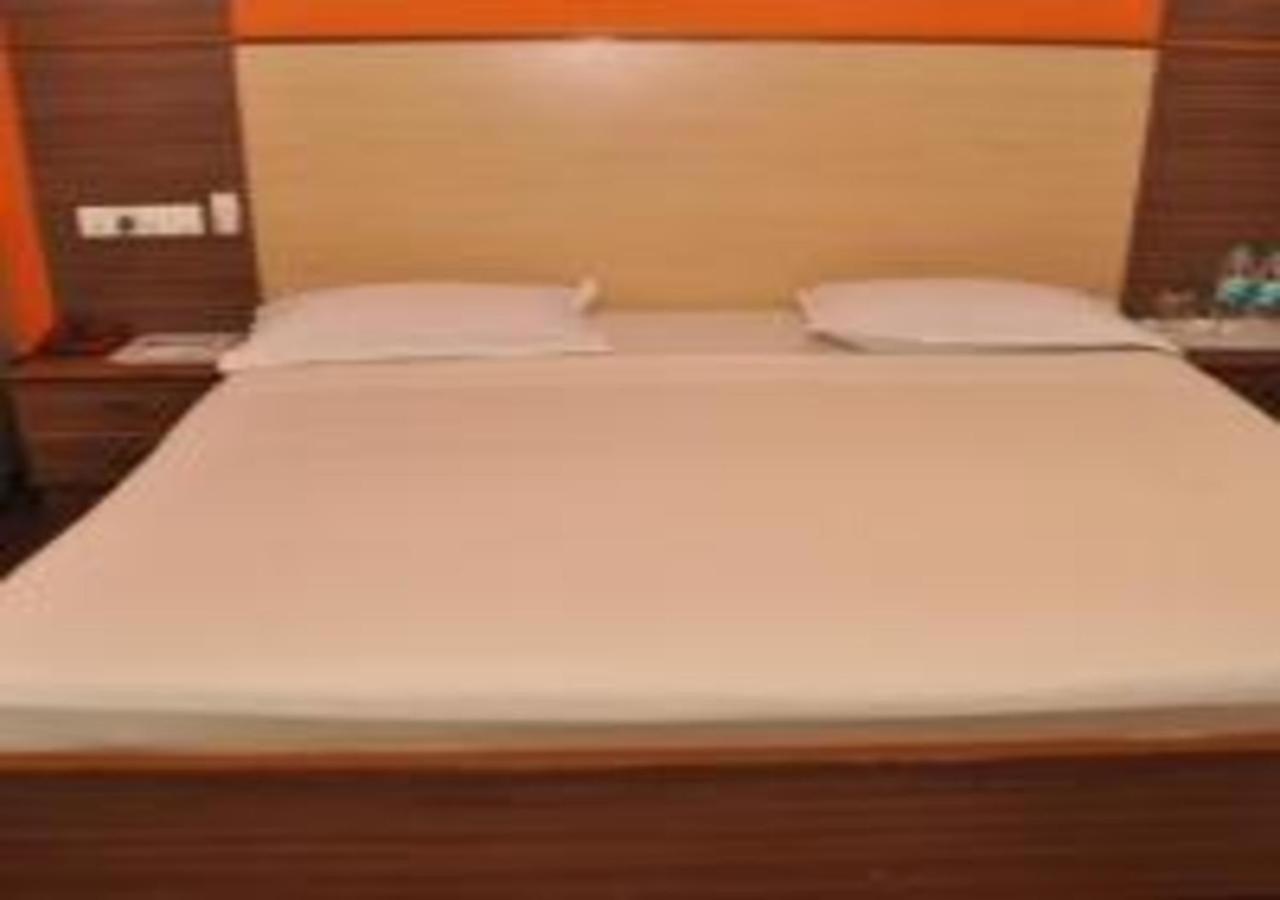 Hotel Pams Mayiladuthurai Bagian luar foto
