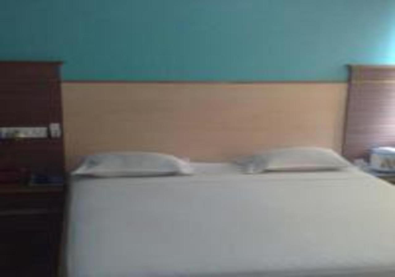 Hotel Pams Mayiladuthurai Bagian luar foto