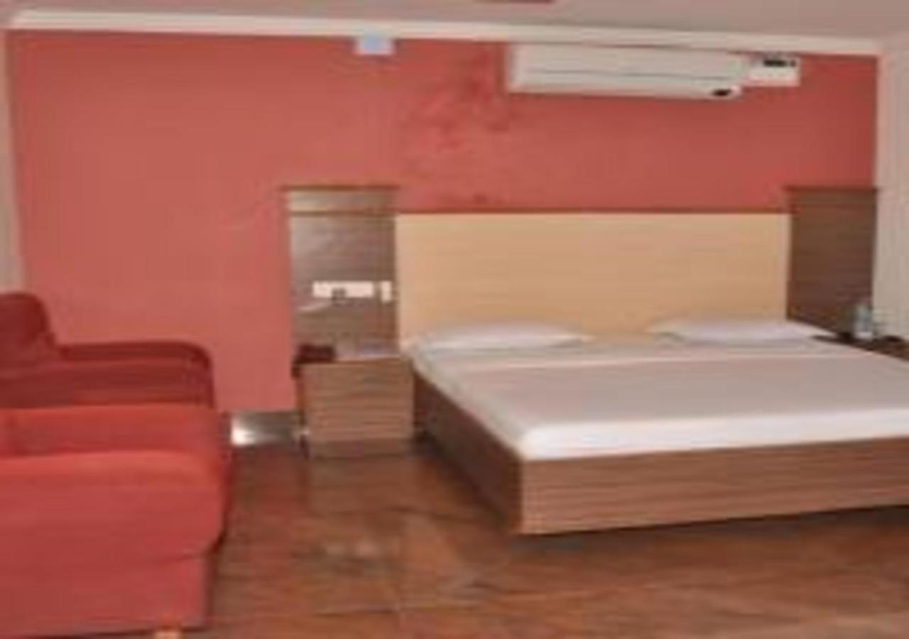 Hotel Pams Mayiladuthurai Bagian luar foto